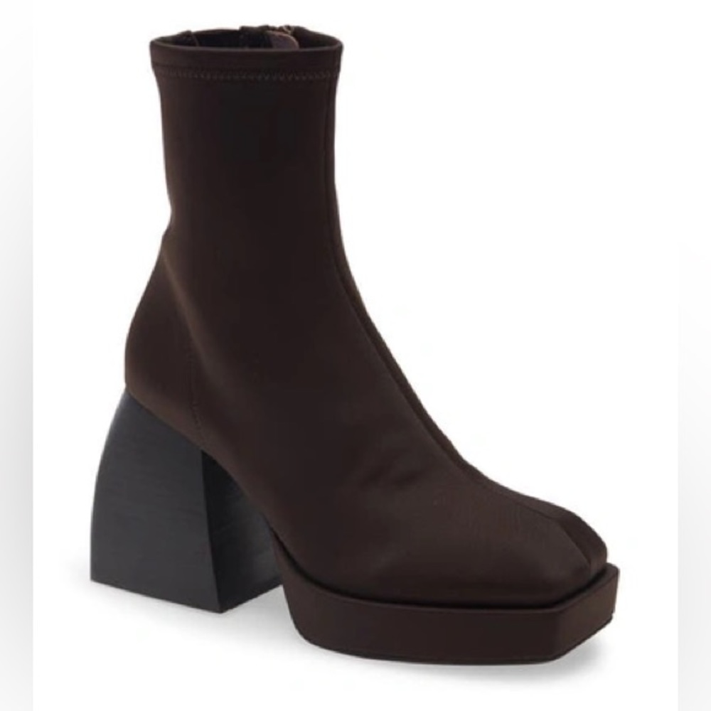 Dauphin Square Toe Boot